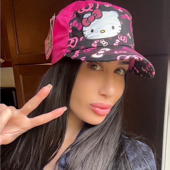 Hello Kitty Cadet Hat - Picture 2 of 5